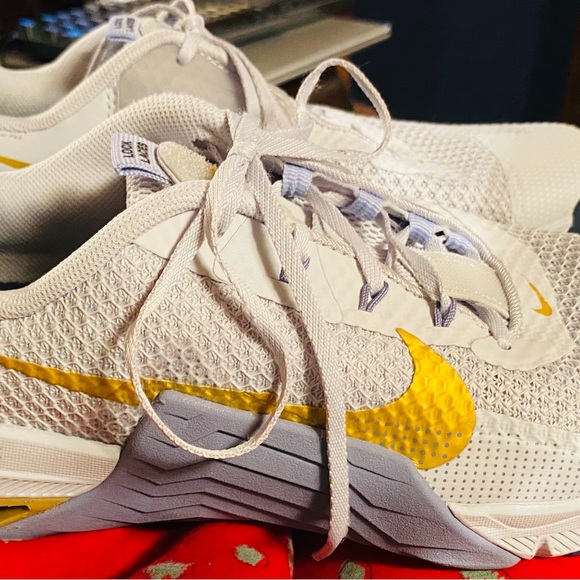 Nike Metcon 7 Pure Platinum Metallic Cold Coin  CZ8280-049, Grey/Gold - Picture 5 of 6